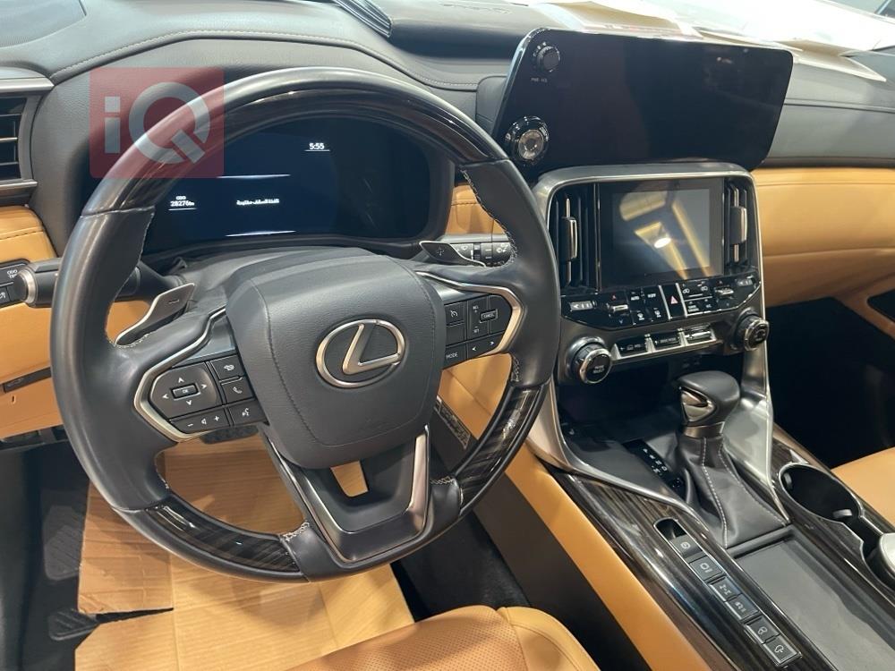 Lexus LX